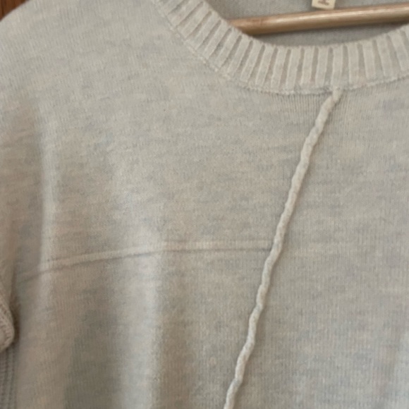 Hem and thread asymmetrical sweater - Picture 2 of 5